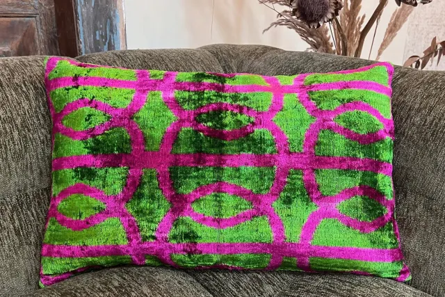 Rozenkelim Ikat Velvet kussen 60x40 cm - Handgemaakt - Luxe uitstraling groen