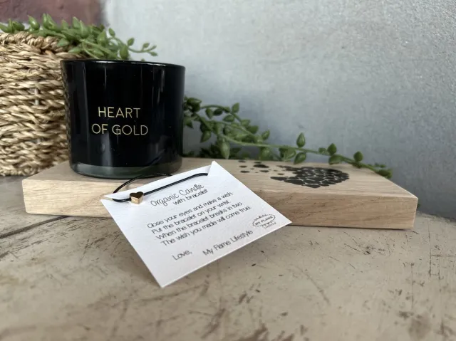 Creaties van hier Geurkaars Heart of gold op houten plankje met armband - Moederdag