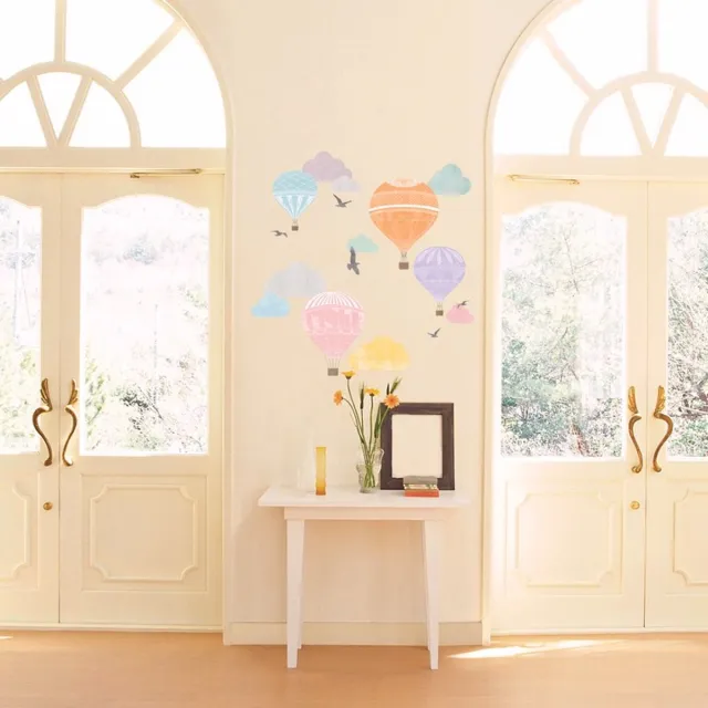 Ambiance Sticker Decoratieve muurstickers met heteluchtballon en wolken Multi color