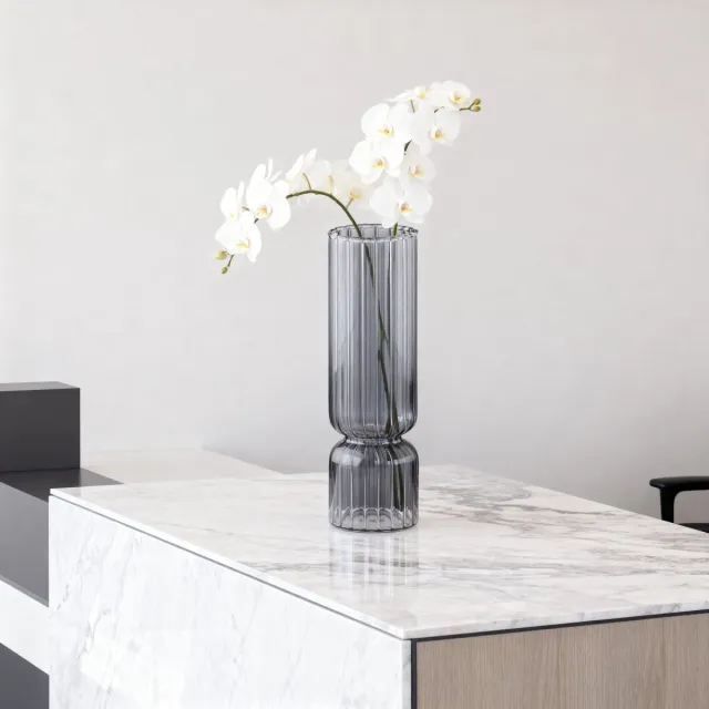 Arti Casa Vaas van Glas - Rond Model met Geribbelde Structuur - Waterdicht - Modern Design - Decoratieve Bloemenvaas voor Binnen - Geschikt als Woonaccessoire - Ø5 x H17 cm - Grijs
