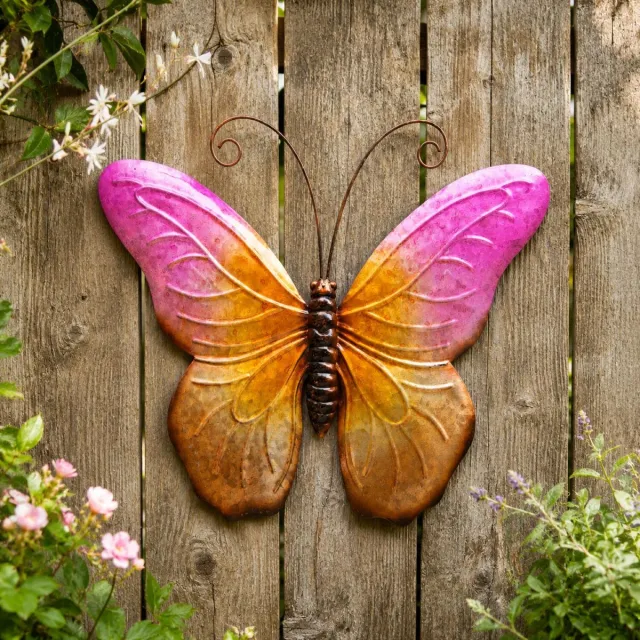 Anna's Collection Wand decoratie vlinder - roze - 44 x 32 cm - metaal - muurdecoratie/schutting - buiten - tuinbeelden van dieren