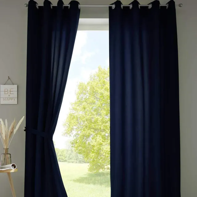 Unyqoos Set van twee elegante donkerblauwe gordijnen met zilverkleurige oogjes