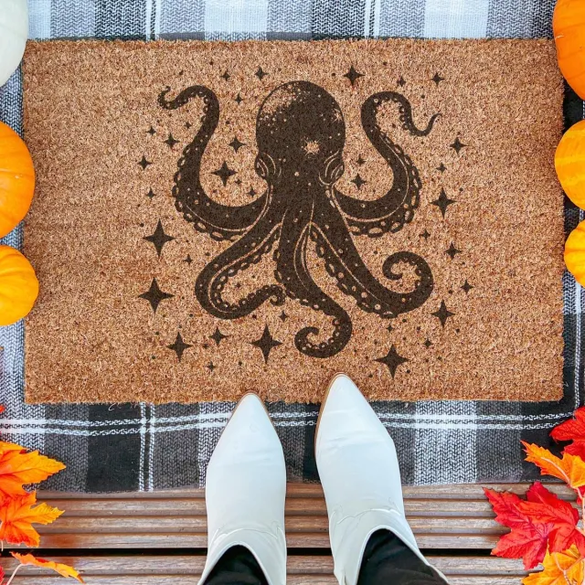 Laser Point Octopus and Stars | 90x60 cm | Nieuwe huis cadeau | Ingangsmat | Deurmat met stijl | Verhuizing cadeau | Praktisch & trendy | Perfect voor binnenkomst | Cadeau voor nieuwe woning Bruin | Zwart (Gravering 90x60)