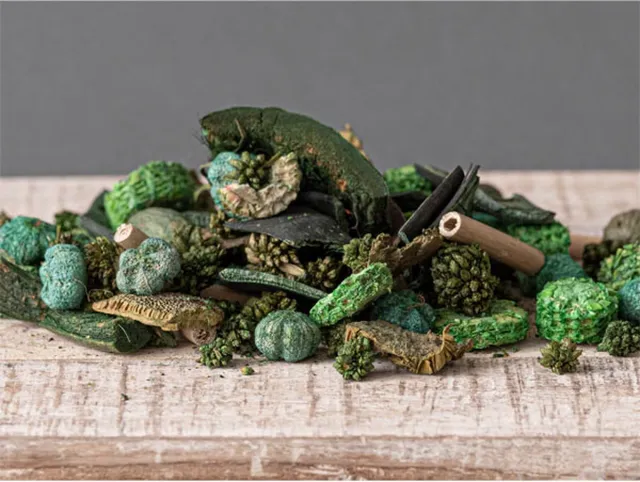 L28 Decoratie hout gemengd 080 groen