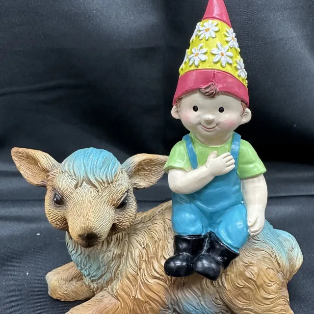 Impuls Decoratief polyresin dier "jong op gekleurde schaap - meerkleurig - hoogte 14x14x10 cm - Woonaccessoires - Decoratieve beeldjes Meerkleurig - jongen op gekleurde schaap