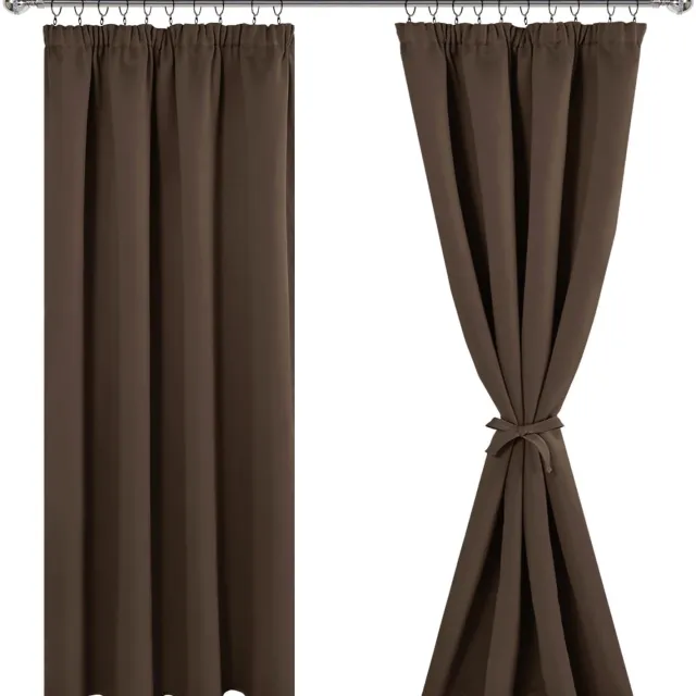 Famanu Verduisterende gordijnen met plooiband, set van 2 stuks, thermisch geïsoleerd en met UV-bescherming, 140 x 200 cm, bruin, perfect voor het reguleren van kamertemperatuur en het blokkeren van ongewenst licht in woonkamer of slaapkamer