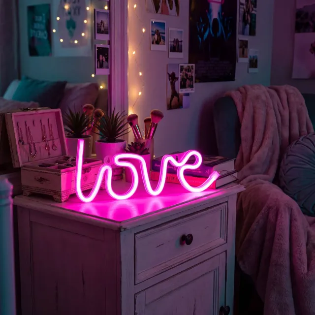 PHENOM LIGHTING TECHNOLOGY Neon LED Lamp Love - Roze Neonlicht Nachtlamp - USB Of 3x AA Voeding - Inclusief USB-Kabel - Tafel- Of Wanddecoratie - 2 W - IP20 - 20.000 Uur - 120 LED's [43996H]