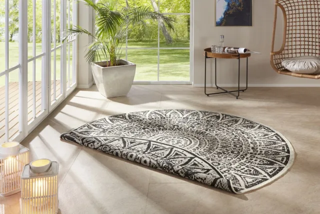 flycarpets Laagpolig Rond Vloerkleed - Omkeerbaar Binnen en Buitenkleed - Zwart / Creme 140cm rond Ø