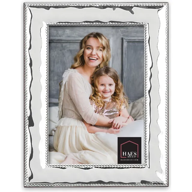HAES deco Verzilverde Fotolijst Milano voor een foto van 10x15 cm – Fraai Verzilverd met luxe Houten achterzijde en standaard om neer te zetten – VP10115