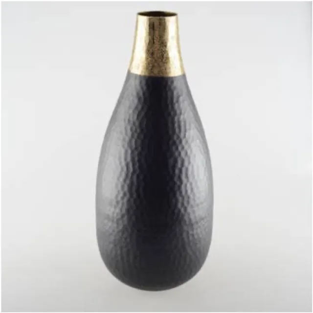 Aulica VAAS | BLOEMENVAAS | DECORATIEVE ACCESSOIRES| METAAL | XL EXTRA LARGE | ZWART GOUD | HAMERSLAG | 15X15X36CM.