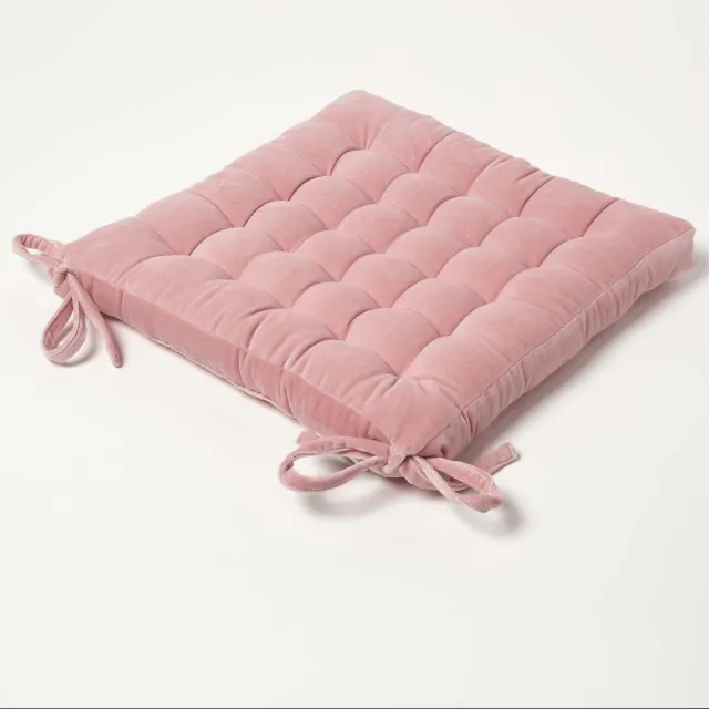 Homescapes stoelkussen – fluweel zitkussen – roze – 40x40 cm – met lint – voor eetkamer & buitengebruik