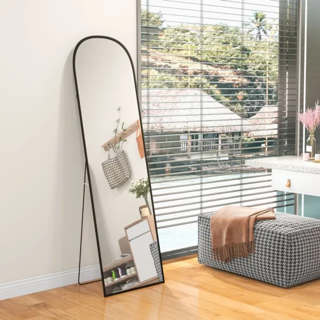 HAUSS SPOLE Passpiegel Gebogen – 50 x 170 cm – Aluminium en Breukbestendig Glas – Zwart – Vrijstaand of aan de Wand – Met Uitklapbare Standaard