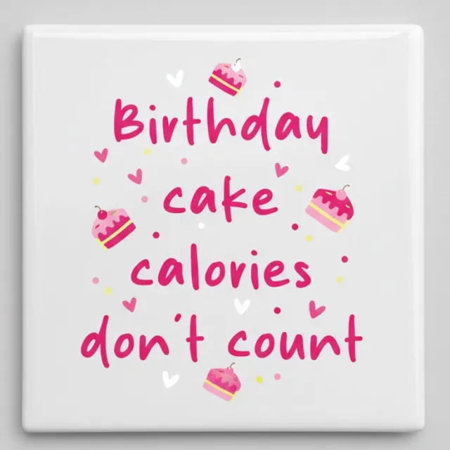 Nevolis Grappige Verjaardag Quote Keramische Tegel “Birthday Cake Calories Don’t Count” – Schattige Roze Feest Wanddecoratie – Decoratieve Tegel 15 × 15 cm Multi Color