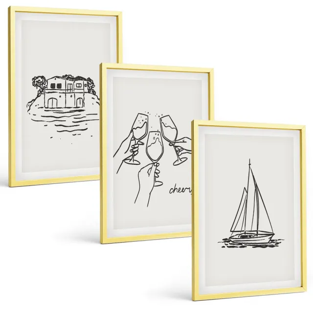 Coloray 3-Delige Schilderij Set - Uitzicht Op Het Water, Een Huis Dat Proost Met Glazen En Een Zeilboot. - 40 x 40 cm En 40 x 60 cm - Decoratieve Schilderijen - Woonkamer - Interieur - Interieur Decoratie Gouden lijst