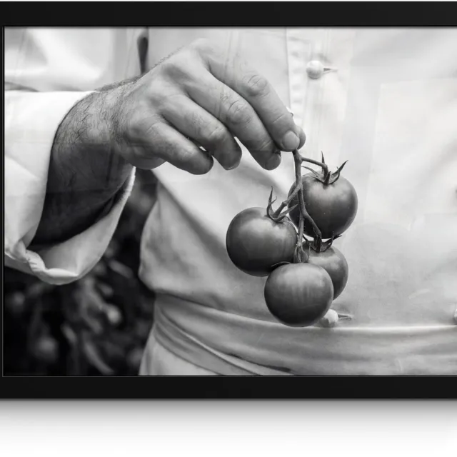FrameYourWall Poster in lijst - Fotolijst 40x30 cm - Posters - Tomaten - Chef - Zwart - Wit - Posterlijst zwart - Decoratie - Wanddecoratie woonkamer - Muurdecoratie slaapkamer