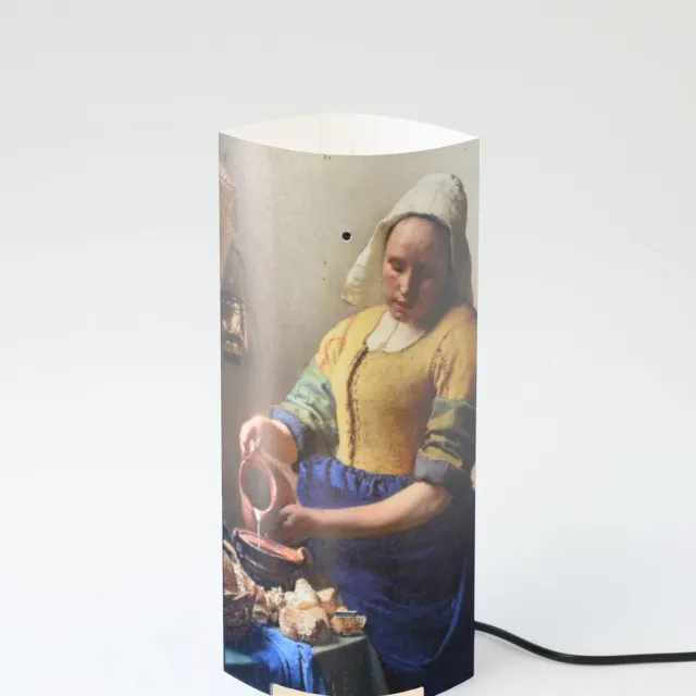Packlamp Tafellamp groot - Het melkmeisje - Vermeer - 36 cm hoog - ø15cm - Inclusief Led lamp multikleur