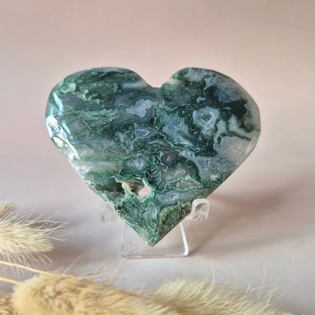 Moonlight Gemstones Edelsteen Druzy Mosagaat Hart op Metalen Standaard – #122 130-150gram Meerkleurig