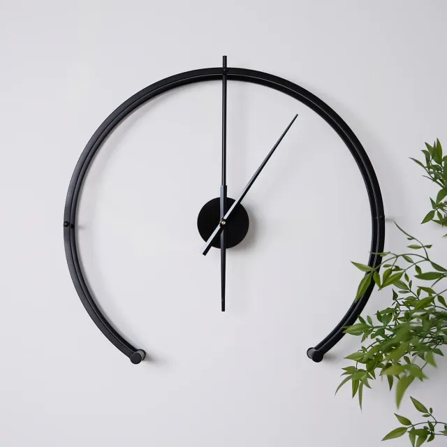 Falkenberg Industriële Wandklok - Moderne Wandklok - 60 cm - Stil Uurwerk - Hangklok - Grote Moderne Hangklok - Landelijke Klok - Wanddecoratie - Vintage - Uurwerk - Woonkamer Klok - Keuken Klok - Geluidstil - Metaal - Ø 60 cm - Zwart Zwart-