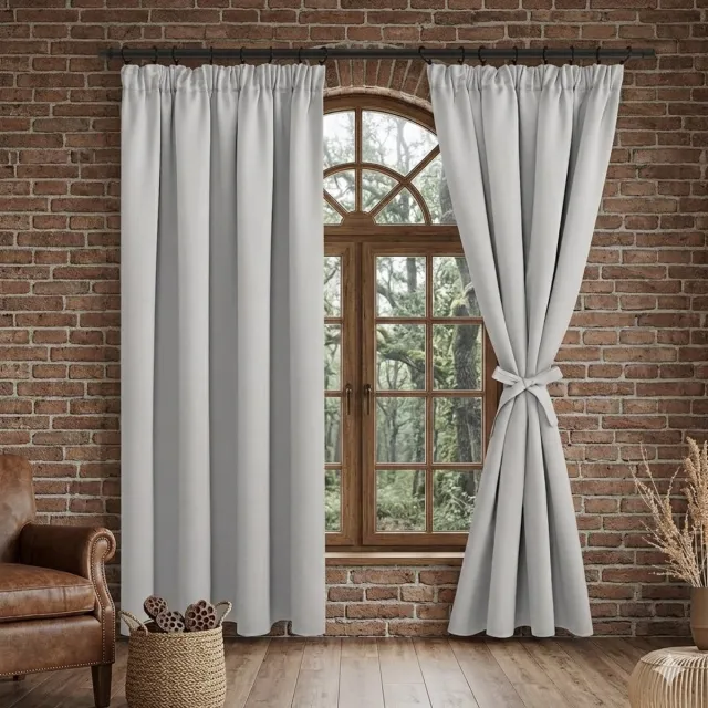 Maison Elara Verduisterende Gordijnen met Plooiband en Riemen, Kant en Klaar, Ondoorzichtige Gordijnen voor Slaapkamer, 117x137 cm (B x H), Zilvergrijs, 2 Stuks – Maison Elara