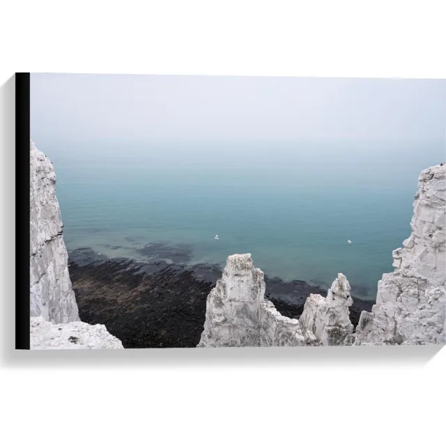 KuijsFotoprint Canvas - Rotsen met de Zee op de Achtergrond - 60x40cm Foto op Canvas Schilderij (Wanddecoratie op Canvas) Blauw