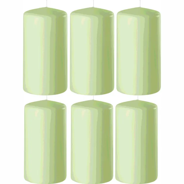 Enlightening Candles 8x Lichtgroene cilinderkaarsen/stompkaarsen 6 x 12 cm 45 branduren - Geurloze kaarsen lichtgroen - Woondecoraties