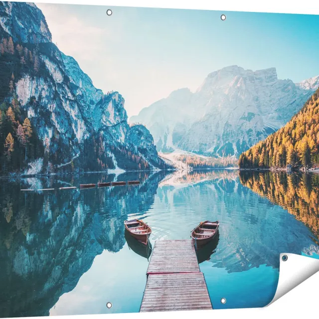 Gards Tuinposter Twee Bootjes op het Meer in de Bergen - 120x90 cm - Tuindoek - Tuindecoratie - Wanddecoratie buiten - Tuinschilderij Multikleur