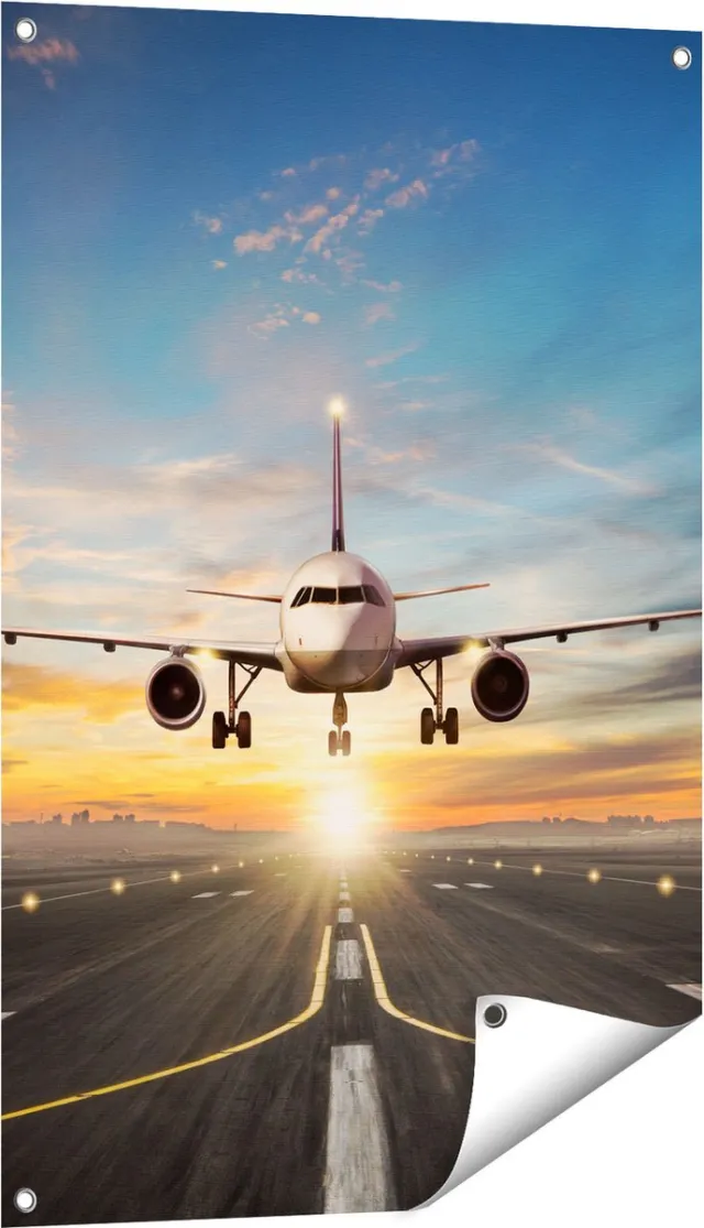 Gards Tuinposter Vliegtuig met een Landing op de Luchthaven - 60x90 cm - Tuindoek - Tuindecoratie - Wanddecoratie buiten - Tuinschilderij Multikleur