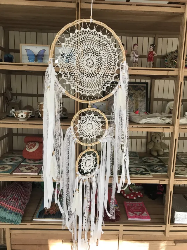 Mandala Stencil Set van 10 grote witte dromenvangers – ideale boho decoratie voor festivals, garden party’s of events -50 cm 40 cm 30 cm een mix - Hang ze in tenten, bomen of langs hekken voor een magische festivalsfeer - Licht, stijlvol en makkelijk op te hangen.