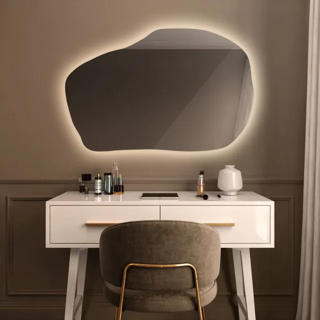 Coloray Spiegel LED - Grote Organische Spiegel Woonkamer LED - 100 cm x 65 cm - LED Spiegel Organische Vorm - Wandspiegel Slaapkamer Organisch LED - Warm Licht - Organisch Gevormde LED Spiegel - Scandinavisch LED Spiegel Warm Wit