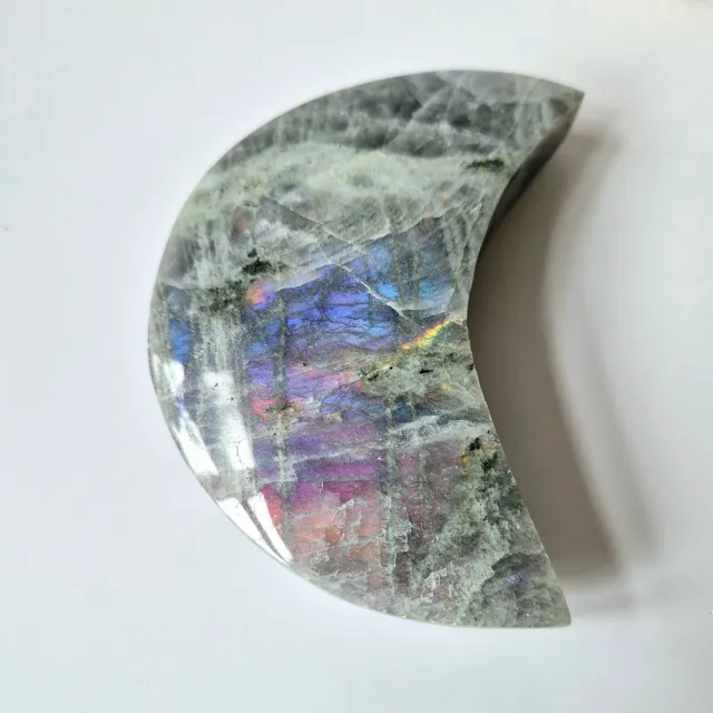 Moonlight Gemstones XL Labradoriet Maan inclusief standaard (300-400 g) – Magie & Bescherming Grijs