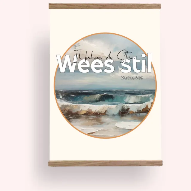 Malibell Interiors Textielposter met Houten Hangers – Markus 4:39 – A4 – Christelijke Poster Wees Stil – Nederlands