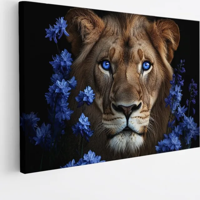 Saammp Canvas Schilderij - Leeuw met blauwe ogen en bloemen - Dieren - Natuur - 90x60 - Foto op canvas - Wanddecoratie - Muurdecoratie Woonkamer - Slaapkamer decoratie - Canvas Print Multicolor