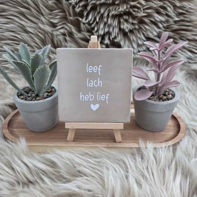 CreaCraft Robuust Wenstegeltje – leef lach heb lief - Handmade – Hip trendy tegeltje – Housewarmingcadeau of zomaar – 10x10 cm – Wanddecoratie –Sfeervol en Persoonlijk - Vriend(in) – Trendy nu – Decoratief Tegeltje met Standaard – Cadeau Idee - CreaCraft Beige/wit