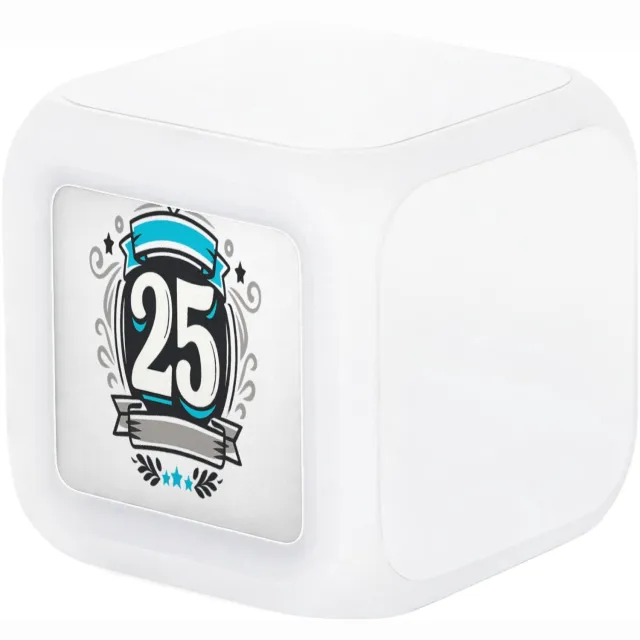 Mr Cadeautjes Digitale wekker - design Retro embleem met een groot jaartal en sportieve omlijsting | cadeau Wit