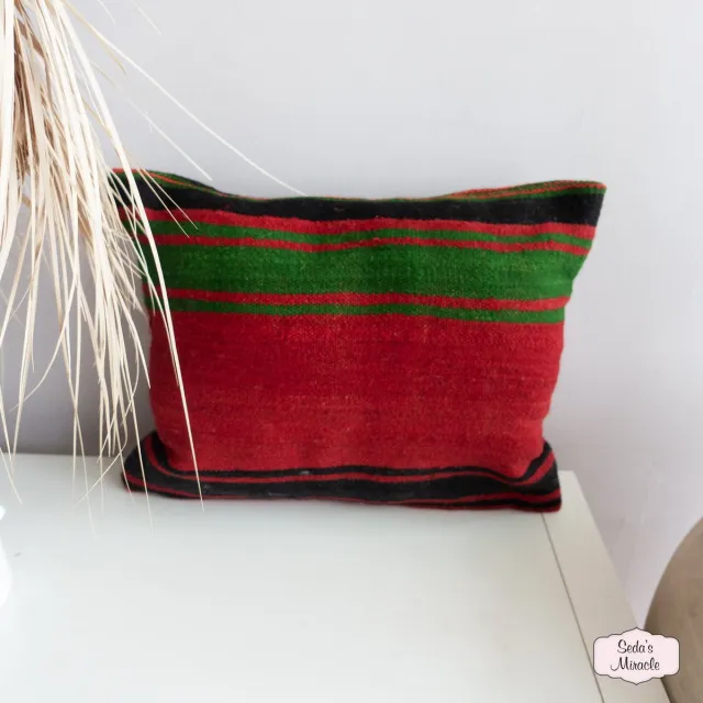 Seda's Miracle Marokkaanse Berber kussen rood met groen en zwart