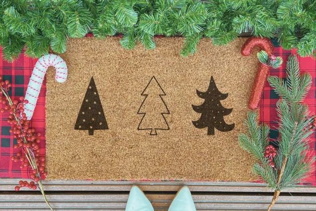 Laser-Point Christmas Trees | 90x60 cm | Nieuwe huis cadeau | Ingangsmat | Deurmat met stijl | Verhuizing cadeau | Praktisch & trendy | Perfect voor binnenkomst | Cadeau voor nieuwe woning bruin | zwart (gravering 90x60)