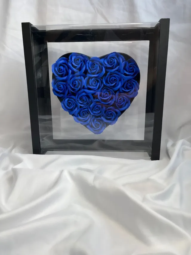 AG Luxurygift AG Luxurygifts rozen box - cadeau box - flower box - Valentijnsdag - Moederdag - cadeau - soap roses - hart box - bloemen - blauw