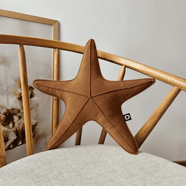 Decordruk Velvet - Stervormig Kussen - Karmel - Decoratief - 43cm Karamel