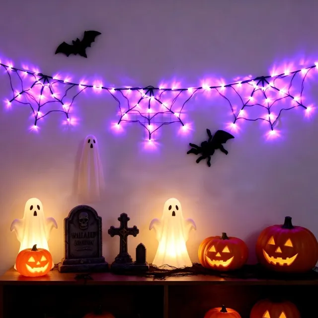 FLITI Halloween Spinnenweb Verlichting – LED Lichtslinger met 3 Spinnenwebmotieven & Pluche Spin – Paarse Verlichting – Afstandsbediening – Batterijvoeding – 180 cm – Halloween Decoratie – 1 Stuk