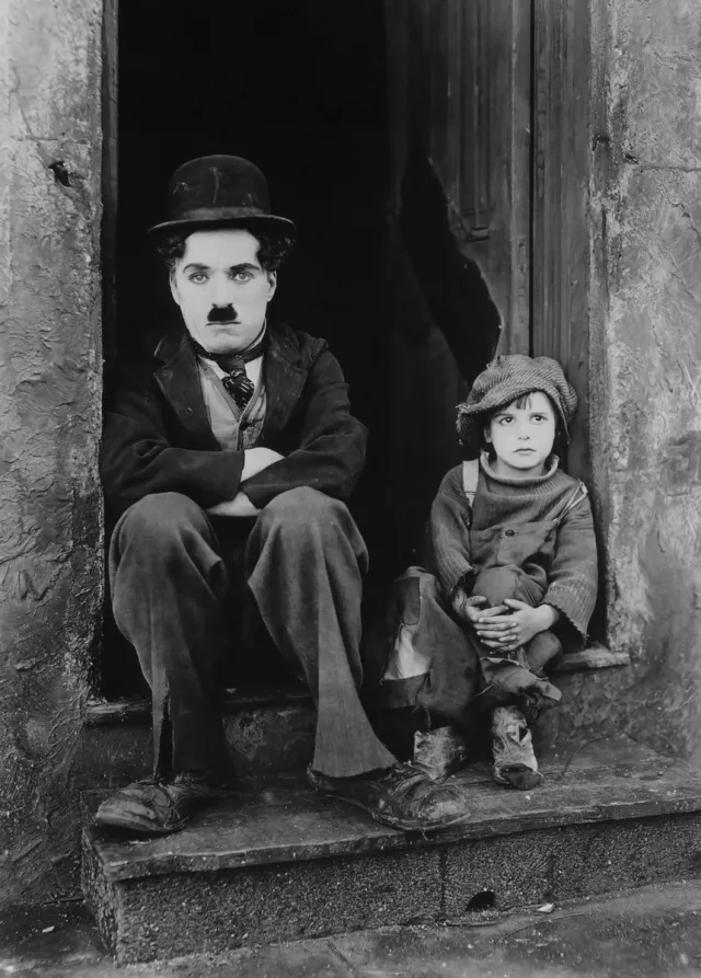 Esque Poster Charlie Chaplin - 'The Kid' - Vintage - Comedy Movieposter Klassiek - Zwart Wit - 70x50 cm