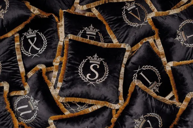 Sandra Mika Embroidered pillow / personalised pillow / monogram pillow / decorative cushion 40x 40 black velvet letter E Zwart