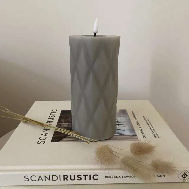 Deluxe Homeart LED Kaars Harlequin Sand 7,5cm x 15 cm Zand