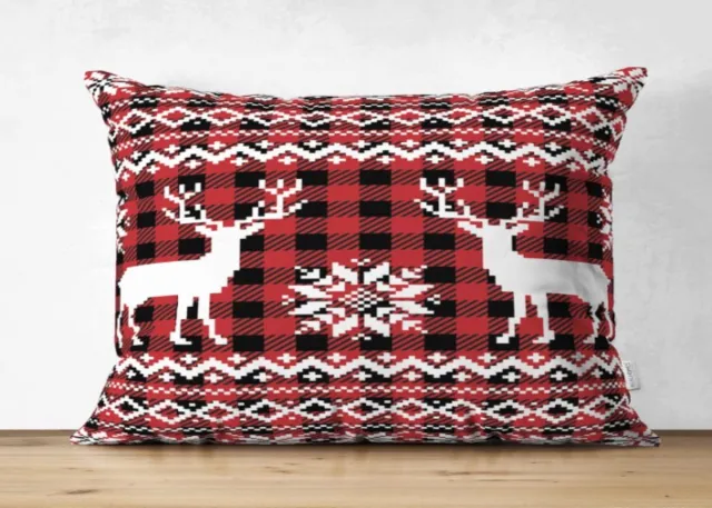 De Groen Home Sierkussen - 30x50cm - Kerst Rendieren op rode plaid - Met velvet hoesje - Inclusief binnekussen Donkerrood