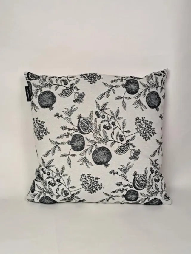 Madison Home Madison sierkussen 45x45cm Fig Black Rood
