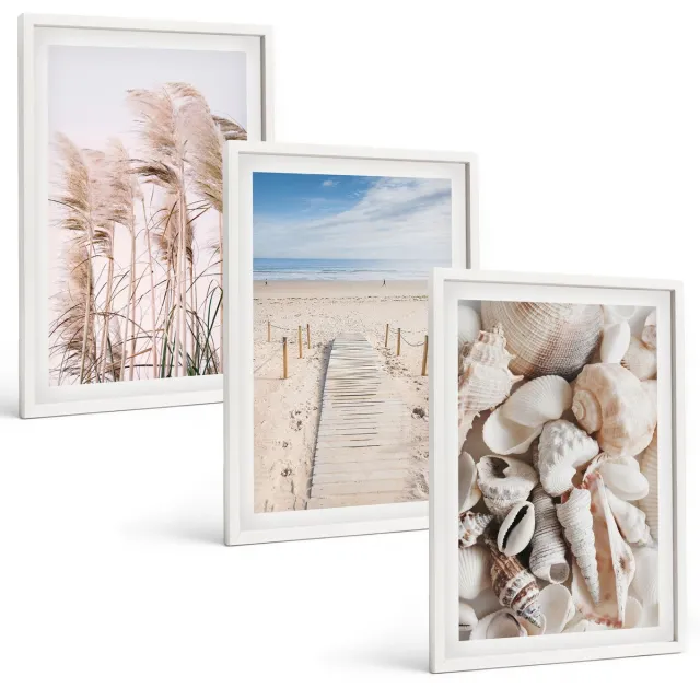 TULUP 3-Delige Schilderij Set - Zandstrand met schelpen en zeegras - 40x60 - Muurdecoratie - Wanddecoratie - Hal - Woonkamer Decoratie Witte lijst