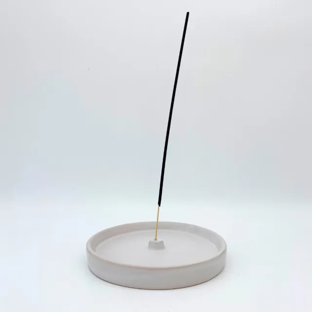 a sunny day wierook houder - wierookhouder - keramiek - rond - wit - Ø13 cm - geurloos