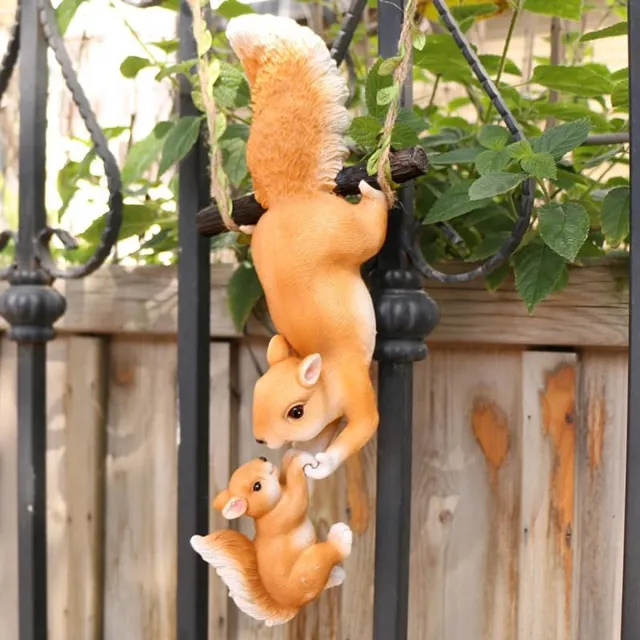 KZQ Hangende Eekhoorn Decoratie Oranje, Hars Beeldje voor Binnen en Buiten, Originele Woonaccessoire, Kleurrijke Tuin of Kamerdecoratie bruin