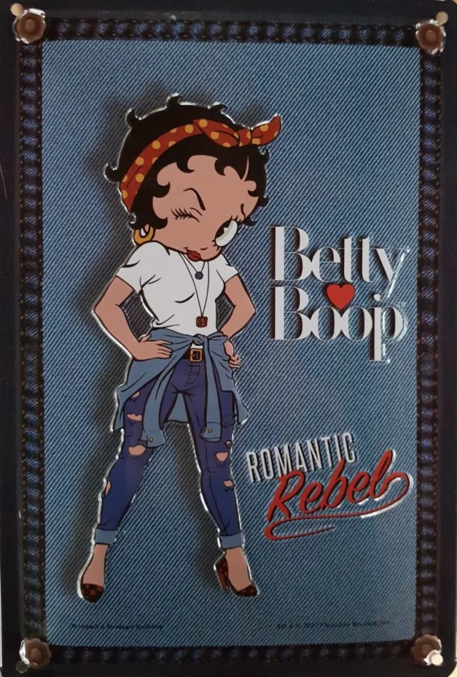 Impact & Strategie Betty Boop Romantic Rebel Blauw . Metalen wandbord in reliëf 20 x 30 cm. meerkleurig