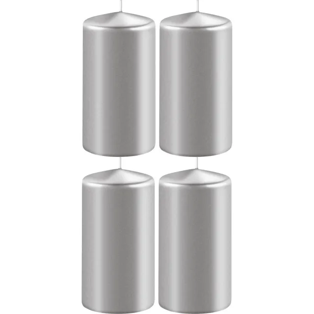 Enlightening Candles 4x Metallic zilveren cilinderkaarsen/stompkaarsen 6 x 12 cm 45 branduren - Geurloze kaarsen metallic zilver - Woondecoraties