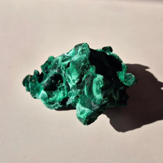 Moonlight Gemstones Zeldzame Edelsteen Velvet Malachite Cat Eye – Ruwe Cluster 180gram Meerkleurig